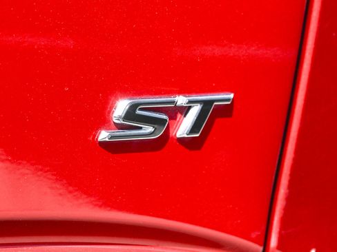 Used 2024 Buick Enclave Essence w/ Sport Touring Edition image 14