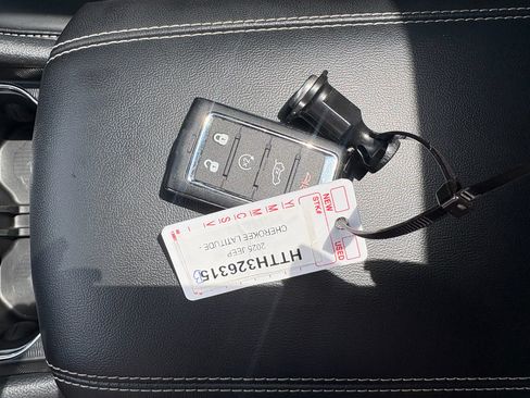 Used 2025 Jeep Grand Cherokee Altitude RWD image 34