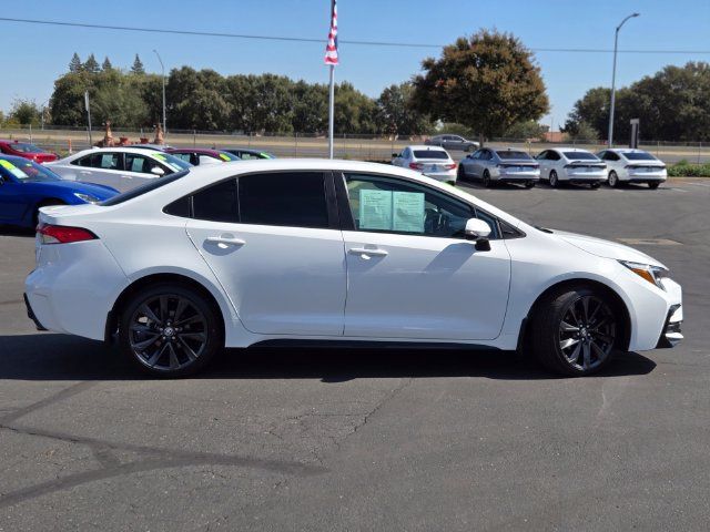 Used 2026 Toyota Corolla SE FWD image 3
