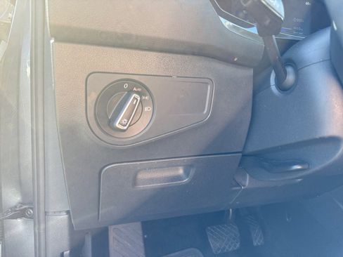 Used 2022 Volkswagen Tiguan SE w/ Panoramic Sunroof Package image 37