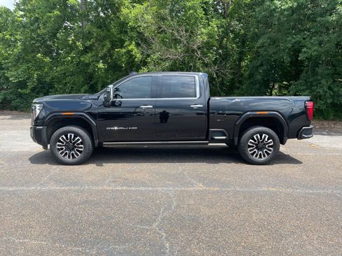 Used 2024 GMC Sierra 2500 Denali Ultimate AWD/4WD image 2
