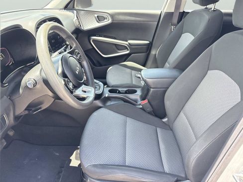 Used 2023 Kia Soul LX w/ LX Technology Package FWD image 22