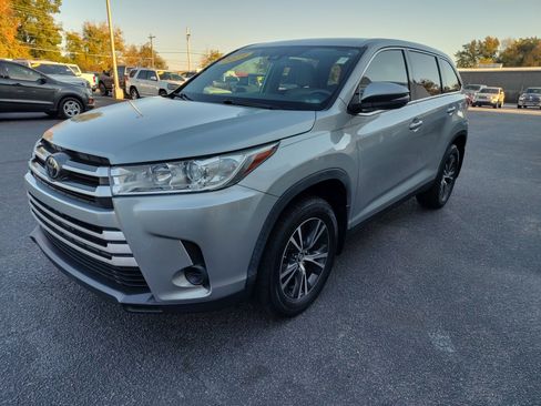 Used 2019 Toyota Highlander LE image 4