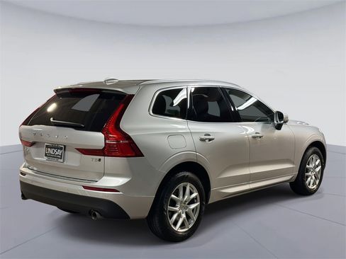 Used 2021 Volvo XC60 T5 Momentum w/ Advanced Package image 7