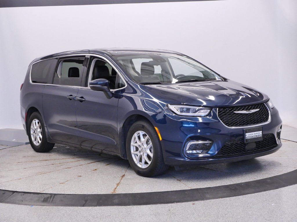 Certified 2023 Chrysler Pacifica Touring-L FWD image 9