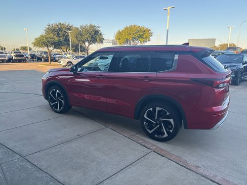 Used 2024 Mitsubishi Outlander SEL image 3