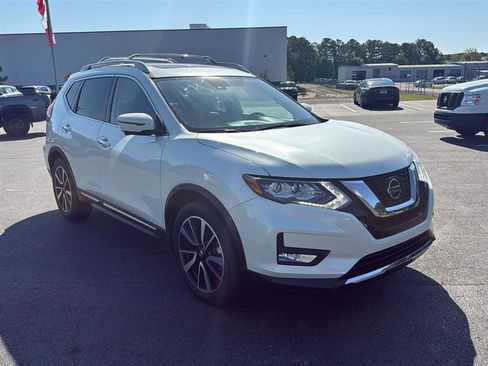 Used 2019 Nissan Rogue SL w/ Premium Package FWD image 13