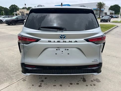 Used 2024 Toyota Sienna XSE FWD image 5
