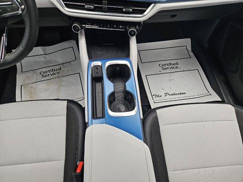 Used 2025 Chevrolet Equinox EV LT FWD image 23
