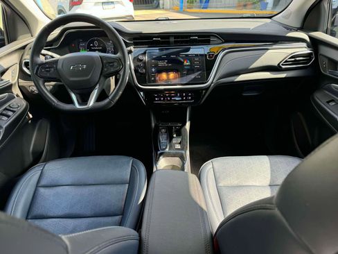 Used 2022 Chevrolet Bolt EUV LT w/ Convenience Package image 12