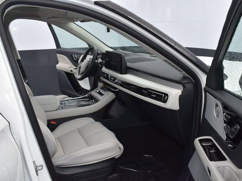 New 2026 Lincoln Aviator Reserve w/ Luxury Package image 16