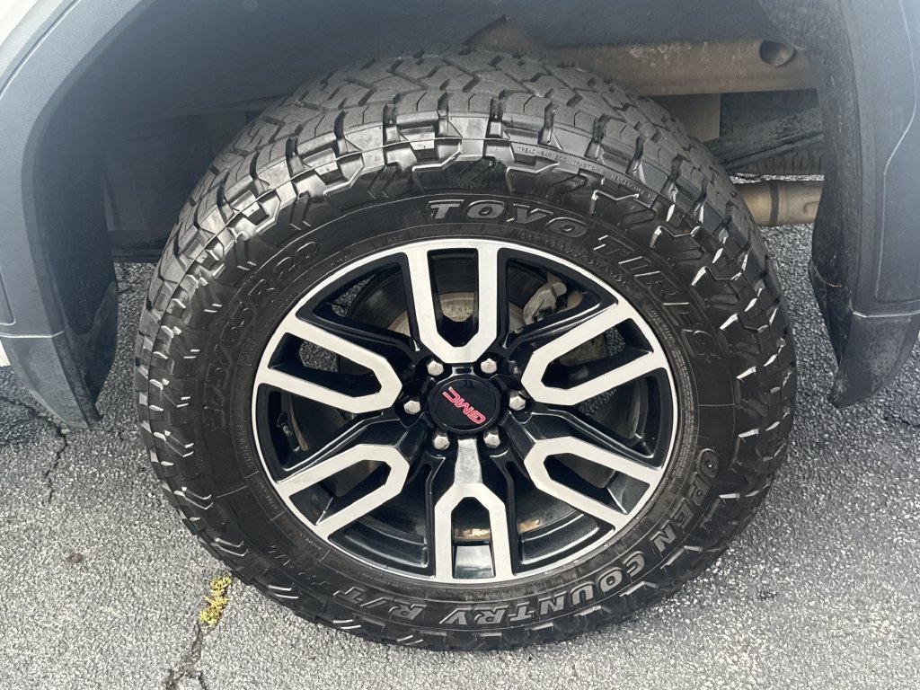 Used 2023 GMC Sierra 1500 AT4 w/ Technology Package AWD/4WD image 19