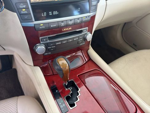 Used 2012 Lexus LS 460 w/ Comfort Pkg RWD image 32