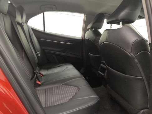 Used 2021 Toyota Camry SE image 19