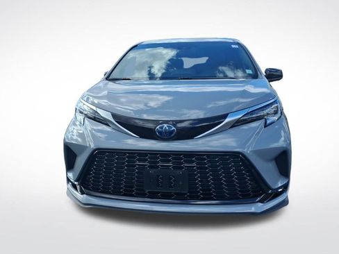 Used 2023 Toyota Sienna XSE image 2