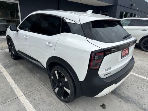 Used 2025 Nissan Kicks SR AWD/4WD image 3
