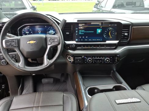 Used 2024 Chevrolet Silverado 2500 High Country w/ High Country Premium Package AWD/4WD image 22