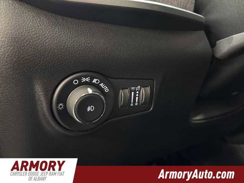 Used 2024 Jeep Compass Latitude image 10