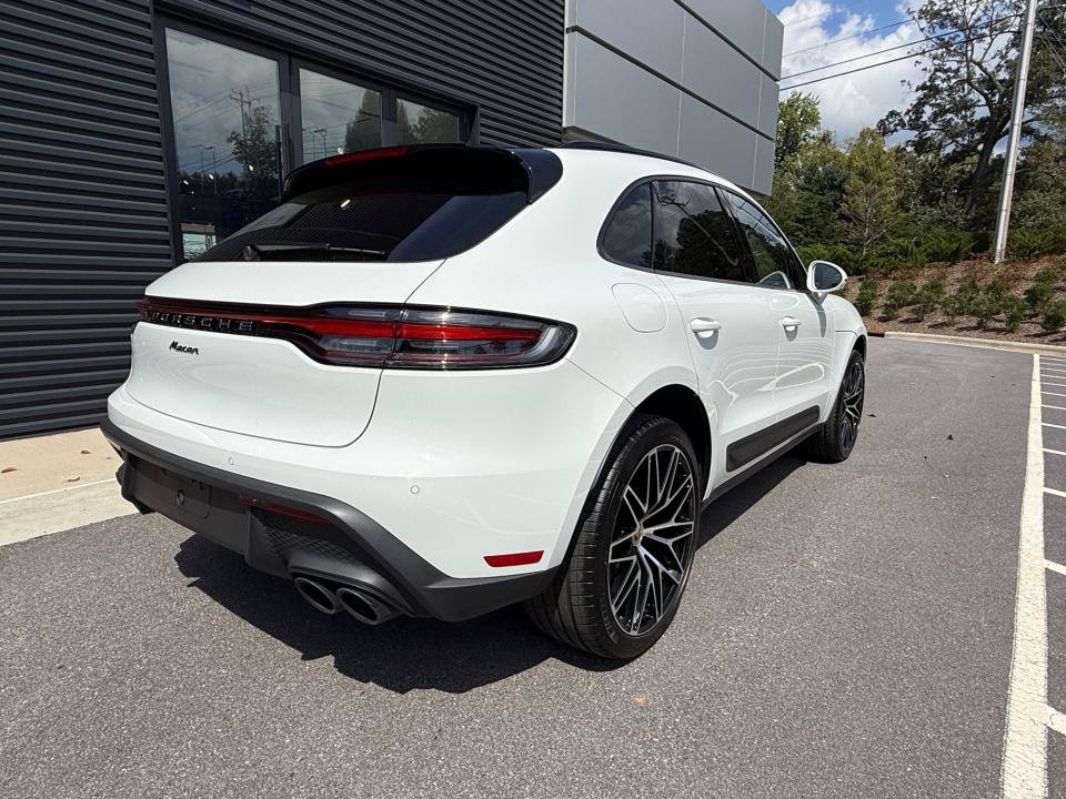 Certified 2026 Porsche Macan AWD/4WD image 7