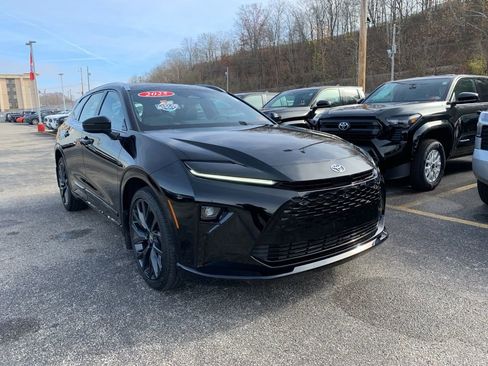 Used 2025 Toyota Crown Signia image 2