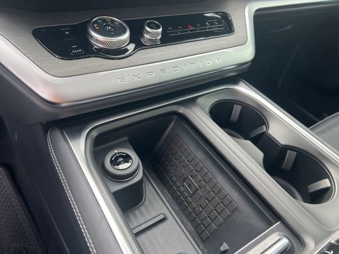 New 2025 Ford Expedition Max Platinum w/ Driver's Package image 55