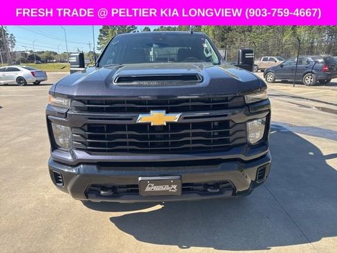 Used 2024 Chevrolet Silverado 2500 Custom image 2