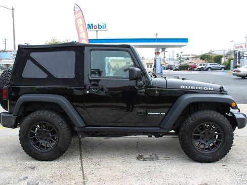 Used 2017 Jeep Wrangler Rubicon w/ Connectivity Group image 7