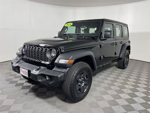 Used 2026 Jeep Wrangler Unlimited Sport AWD/4WD image 3