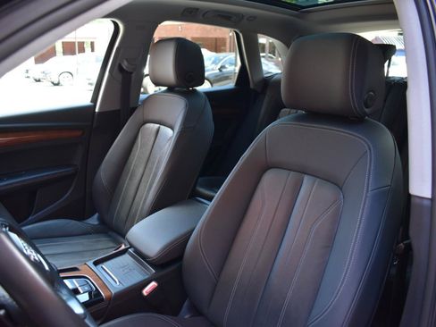 Used 2021 Audi Q5 2.0T Premium Plus w/ Premium Plus Package AWD/4WD image 13