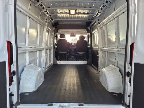 Used 2025 RAM ProMaster 2500 w/ Convenience Group FWD image 19