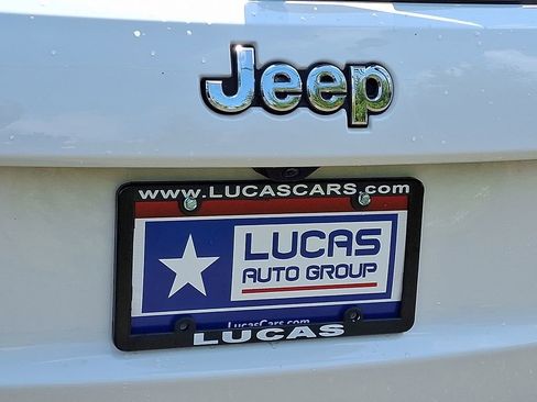 Certified 2021 Jeep Grand Cherokee Laredo image 32