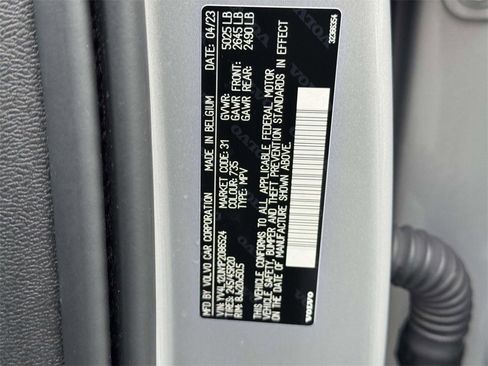 Certified 2023 Volvo XC40 B5 Plus w/ Protection Package Premier image 16