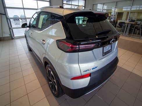 Used 2023 Chevrolet Bolt EUV Premier w/ Sun & Sound Package image 5