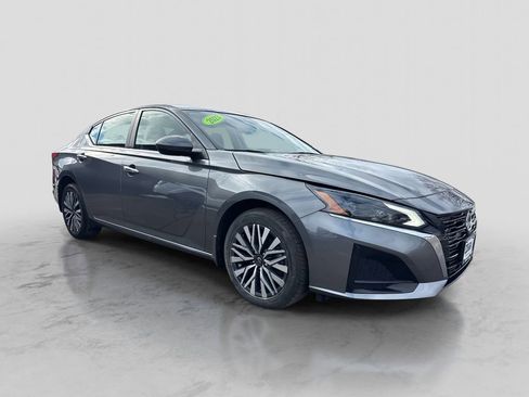 Used 2023 Nissan Altima 2.5 SV w/ SV Premium Package image 6