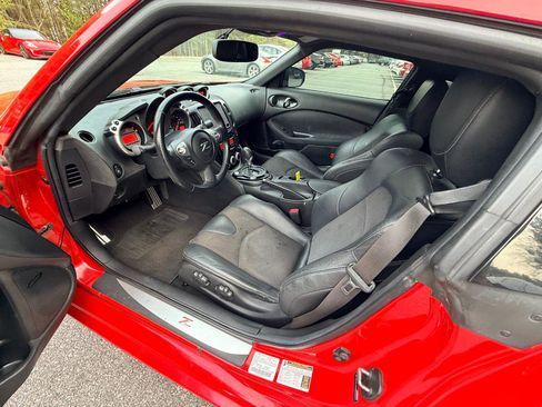 Used 2010 Nissan 370Z Touring RWD image 7