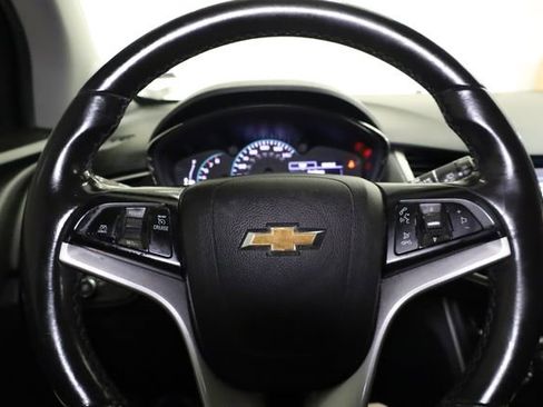Used 2019 Chevrolet Trax LT w/ LT Convenience Package image 16