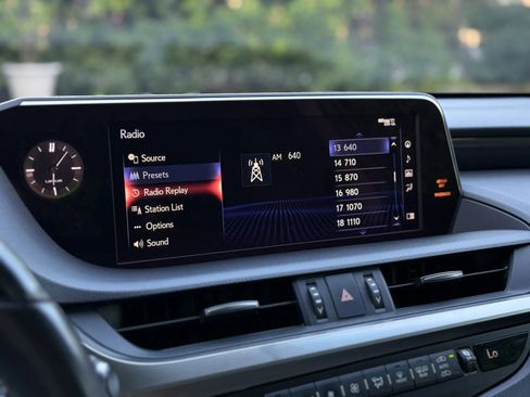 Used 2020 Lexus ES 300h w/ Premium Package image 26