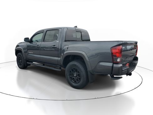Used 2022 Toyota Tacoma SR5 w/ Technology Package RWD image 4