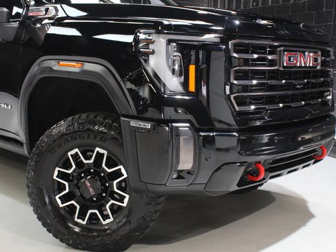 Used 2024 GMC Sierra 2500 AT4X image 8