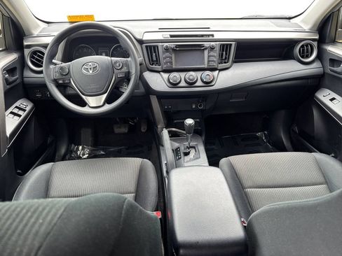 Used 2018 Toyota RAV4 LE FWD image 10