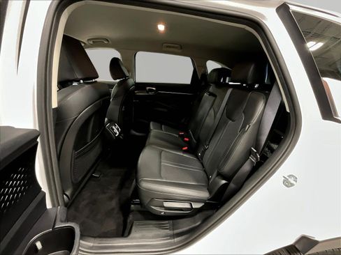 Used 2025 Kia Sorento S FWD image 22
