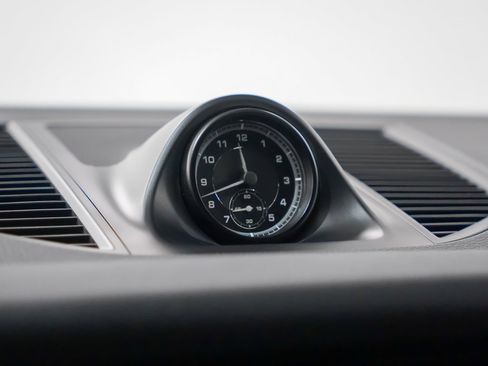 Used 2025 Porsche Macan image 29