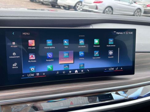 Used 2025 BMW 740i xDrive w/ Premium Package AWD/4WD image 25