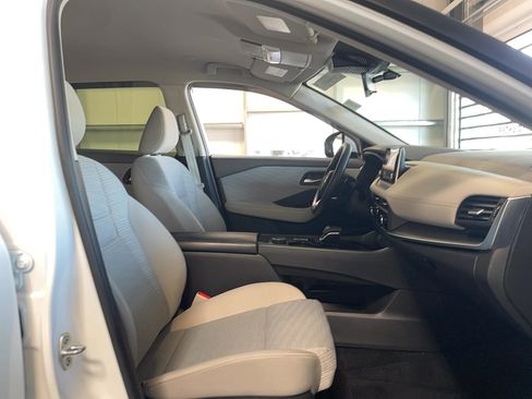 Used 2023 Nissan Rogue SV AWD/4WD image 19