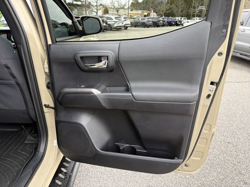 Used 2019 Toyota Tacoma TRD Off-Road image 27