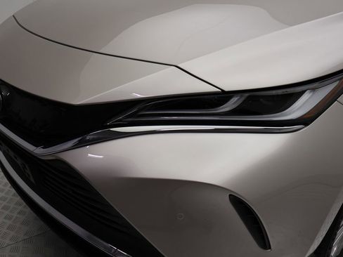 Certified 2024 Toyota Venza Limited image 3