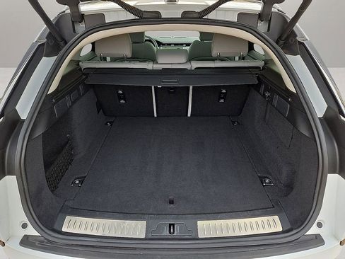 Used 2025 Land Rover Range Rover Velar Dynamic SE image 12