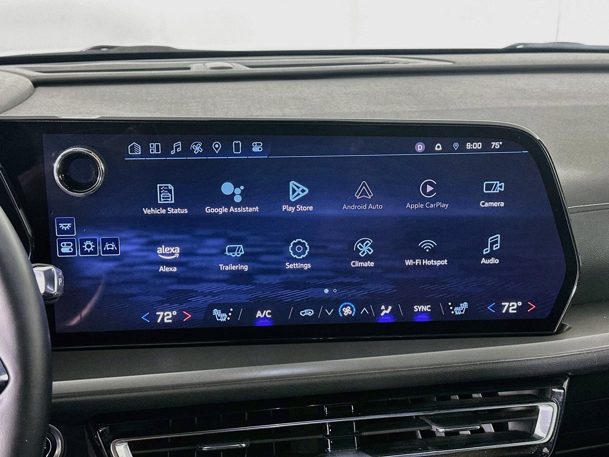 Used 2025 Chevrolet Traverse LT FWD image 21