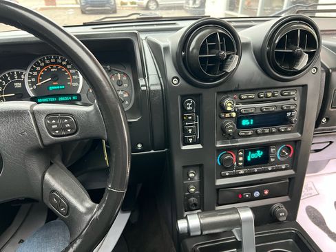 Used 2005 HUMMER H2 w/ Preferred Equipment Group image 24