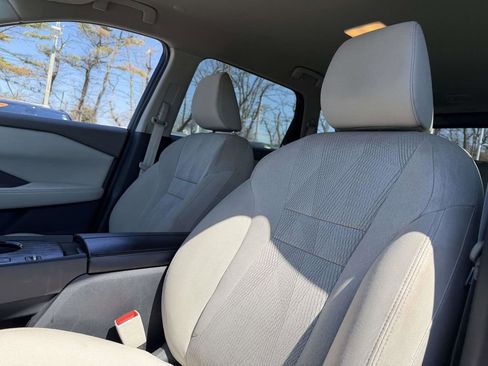 Used 2024 Nissan Rogue SV FWD image 17